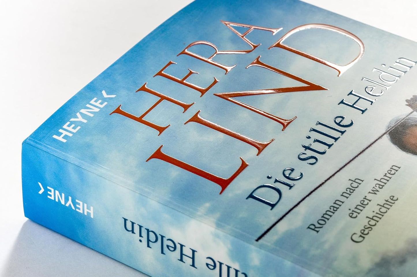 Die Stille Heldin: Roman Nach Einer Wahren Geschichte - Der Neue Tatsachenroman Der Nr.-1-Spiegel-Bestsellerautorin - Mitreißend Und Ergreifend!