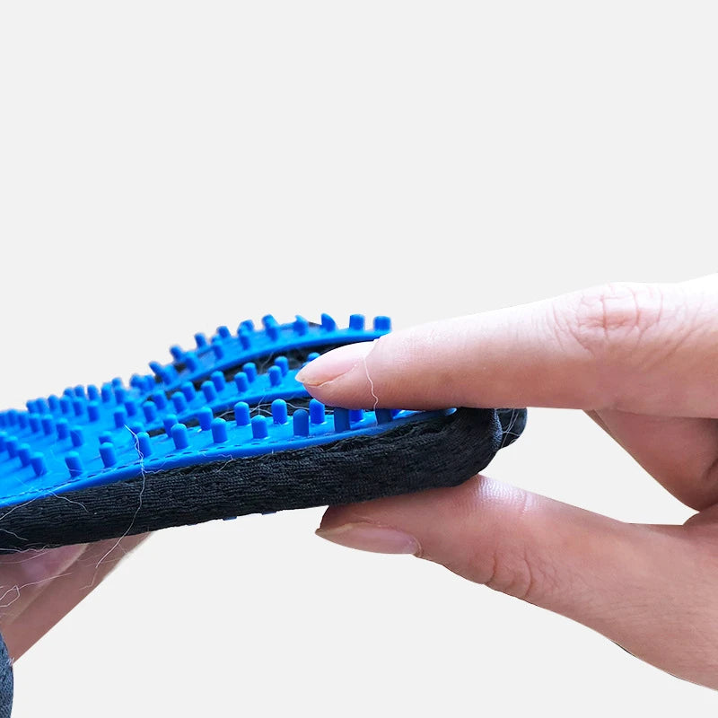 Grooming glove for cats &amp; dogs