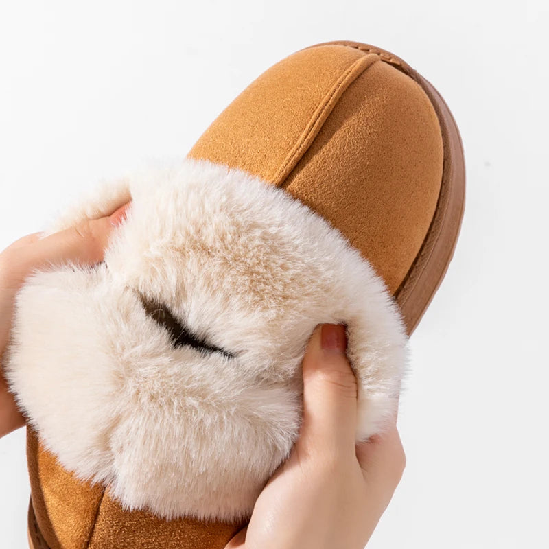 Women's snow boots with fluffy faux fur 